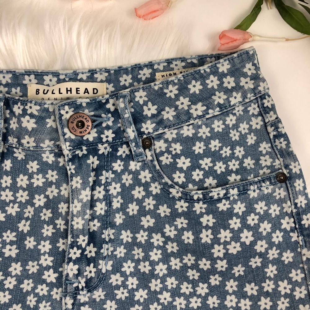 Bullhead High Rise Daisy Shorts - Picture 3 of 7